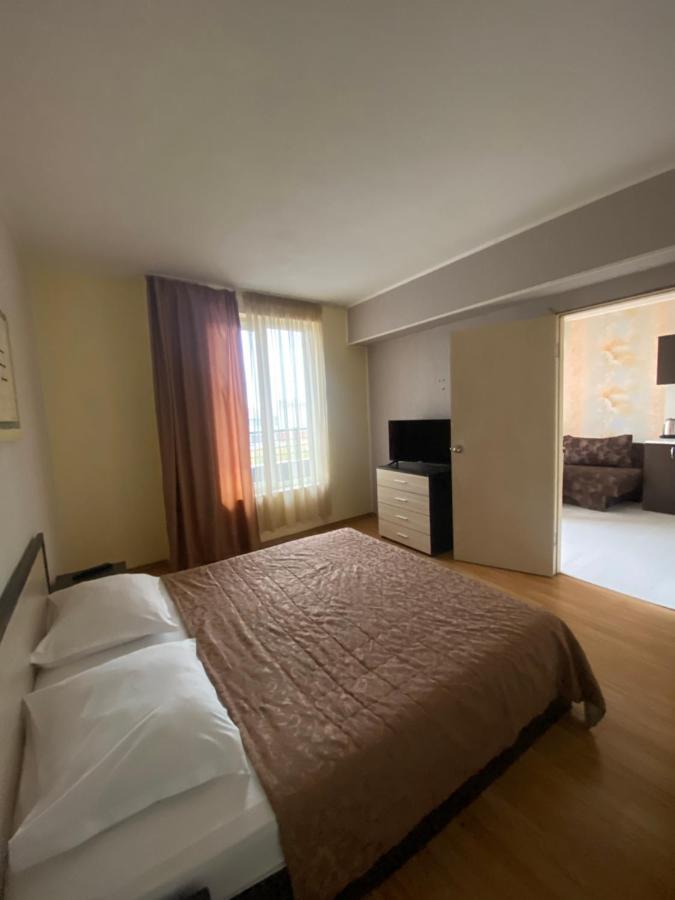 Danita Apartments & Diva Restaurant Bbq&Pool Bar Varna Extérieur photo