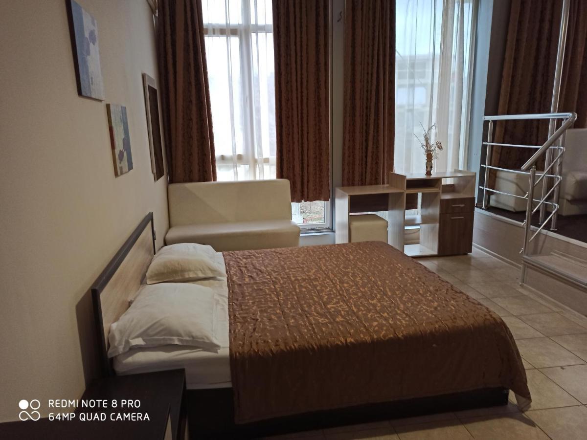 Danita Apartments & Diva Restaurant Bbq&Pool Bar Varna Extérieur photo
